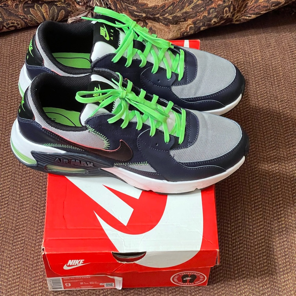 100% Auth Nike Air Max Excee Sneakers